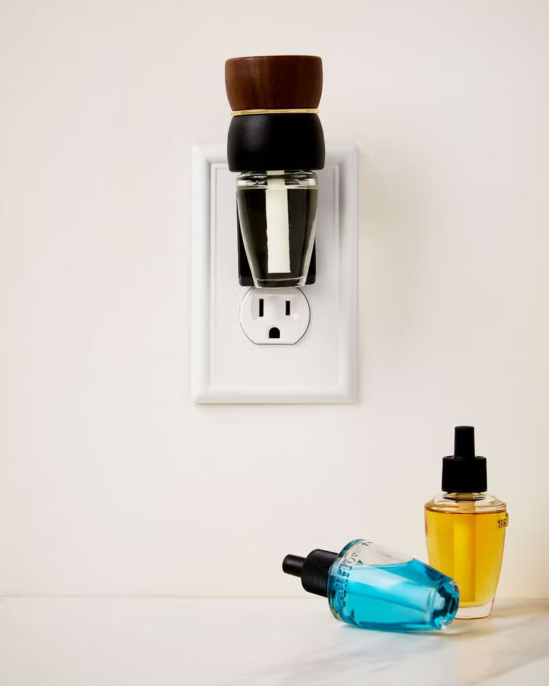 Wallflower plug Black Hourglass Scent Control